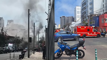 Incendio en Miraflores: densa nube