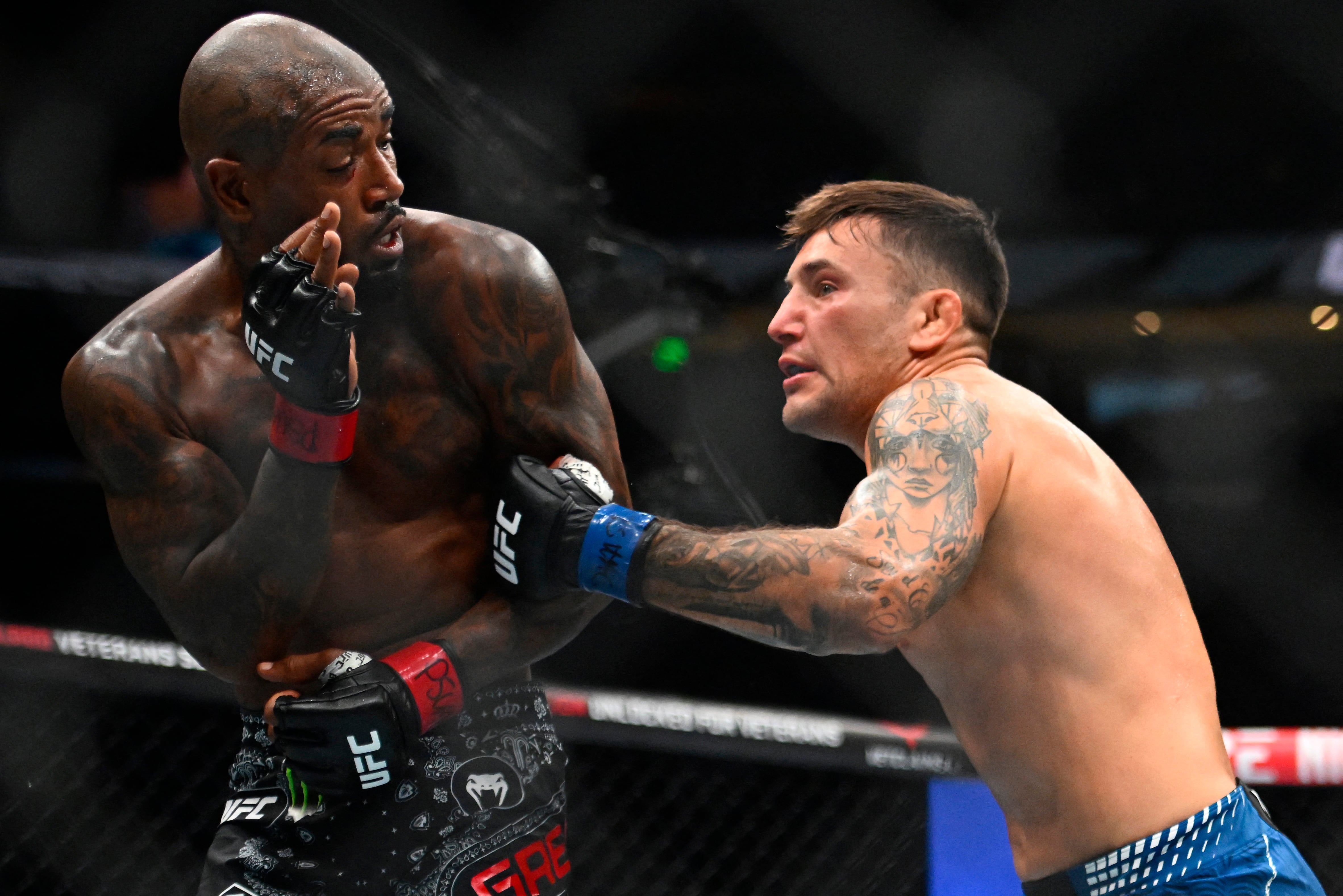Esteban Ribovics dominó en el octágono y espera su próximo rival (Photo by Alex Goodlett / GETTY IMAGES NORTH AMERICA / Getty Images via AFP)