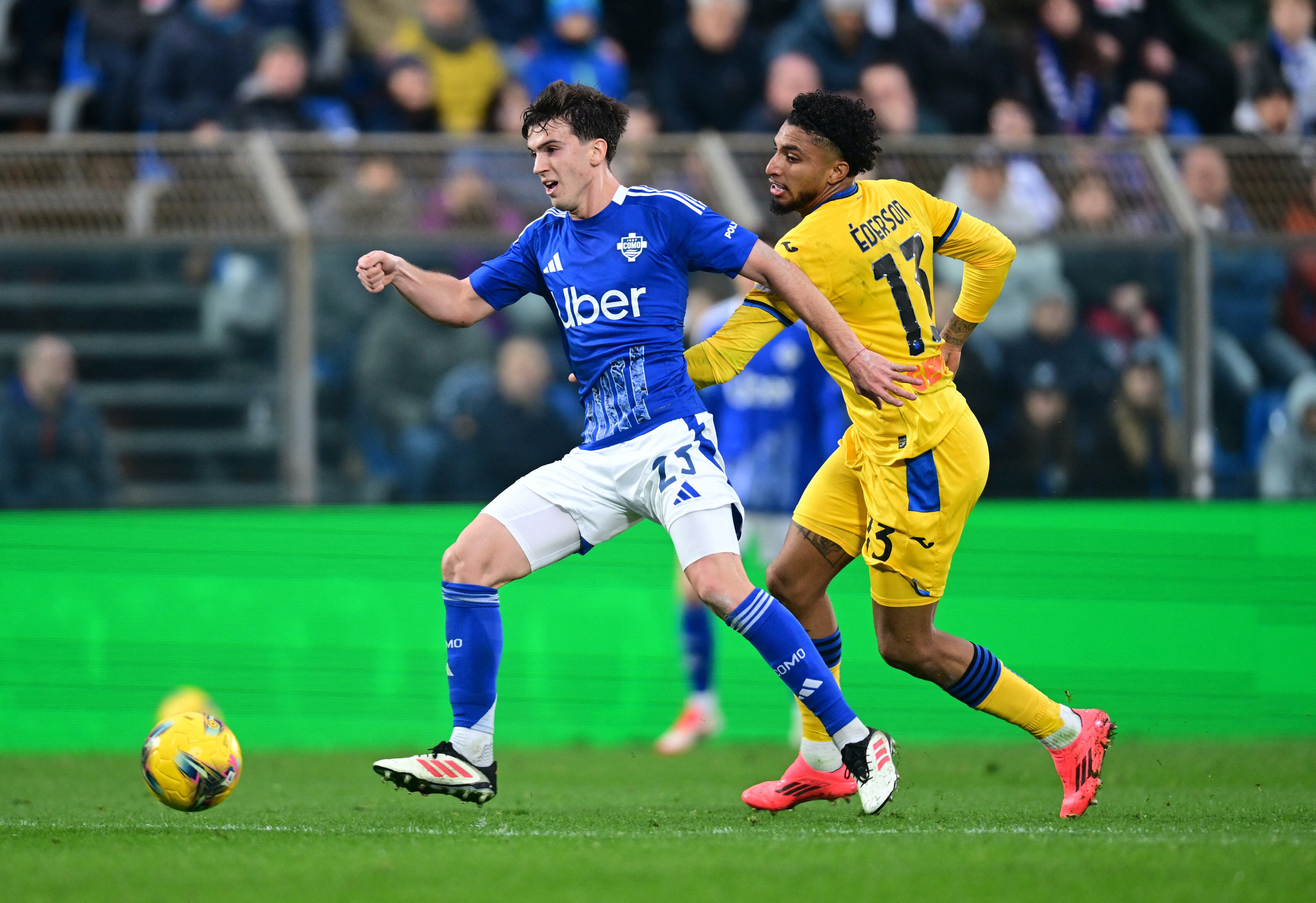 Máximo Perrone logró consolidarse en el Como de Italia (REUTERS/Daniele Mascolo)