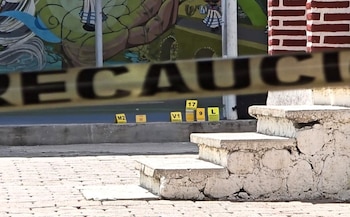 TEMOAC, MORELOS, 22JULIO2026.- Atacan con arma de fuego a Valentín Lavín Romero, alcalde de este municipio del oriente del estado cuando se encontraba en la Presidencia Municipal, dos hombres se acercaron y le dispararon en repetidas ocasiones. El hecho se registro pasadas las 12:30 horas, al llegar los servicios de emergencia y auxilio el alcalde ya no contaba con signos de vida. Los responsables de este hecho huyeron en una motocicleta rumbo al poblado de Popotlan. Ante estos hechos la Mesa de Coordinación Estatal para la Construcción de la Paz y Seguridad desplegaron un operativo en la zona sin obtener resultados positivos. El pasado 31 de enero el alcalde había sido atacado a balazos cuando se trasladaba en su camioneta, sobreviviendo en esa fecha. FOTO: ESPECIAL/CUARTOSCURO.COM