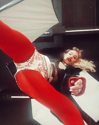 La modelo dejó todo de