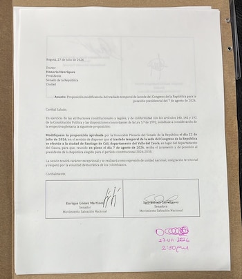 Los senadores del Movimiento Salvación Nacional Enrique Gómez y Sara Castellanos radicaron ante el Senado de la República la proposición modificatoria para que sesione el próximo 7 de agosto desde Cali, siguiendo el pedido de Abelardo De La Espriella de posesionarse desde la capital del Valle - crédito Salvación Nacional