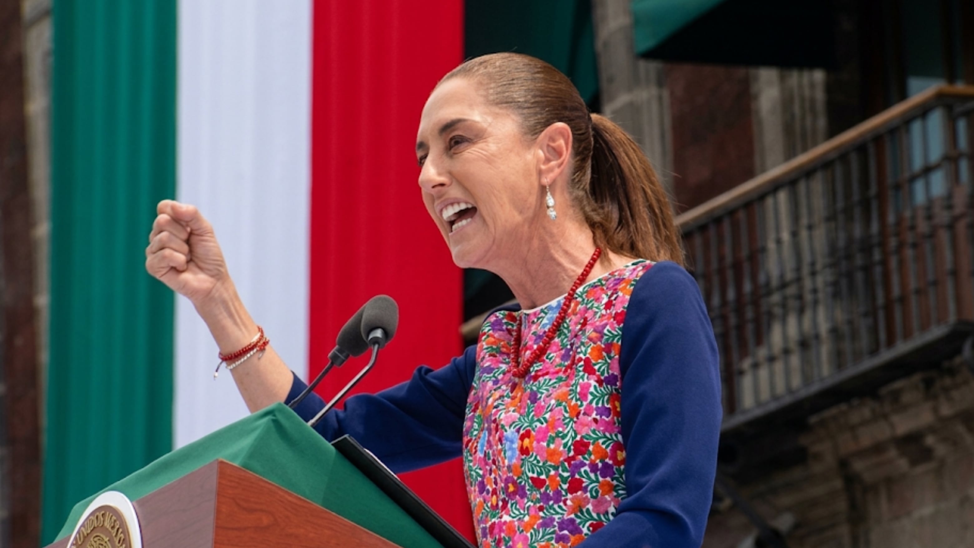 La presidenta mexicana utilizó el marco de las celebraciones patrias para anclar constitucionalmente la doctrina de no injerencia, en un contexto marcado por las tensiones con Washington sobre el crimen organizado. (Infobae-Itzallana)