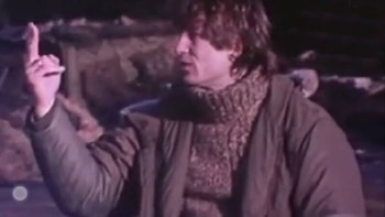 "Con el fondo de los