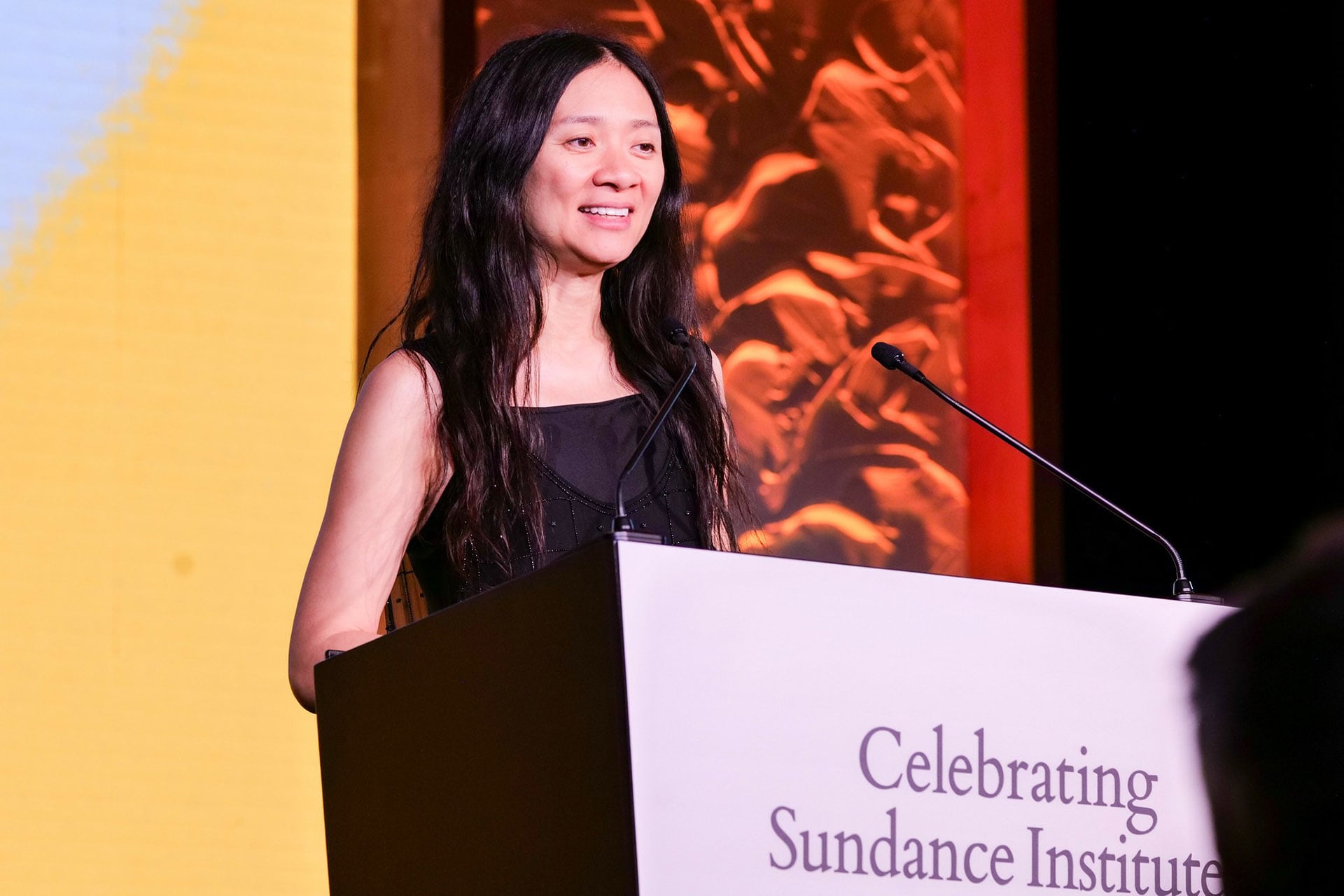 La directora china Chloé Zhao resaltó la inspiración y el impulso de Robert Redford para el desarrollo de un nuevo cine