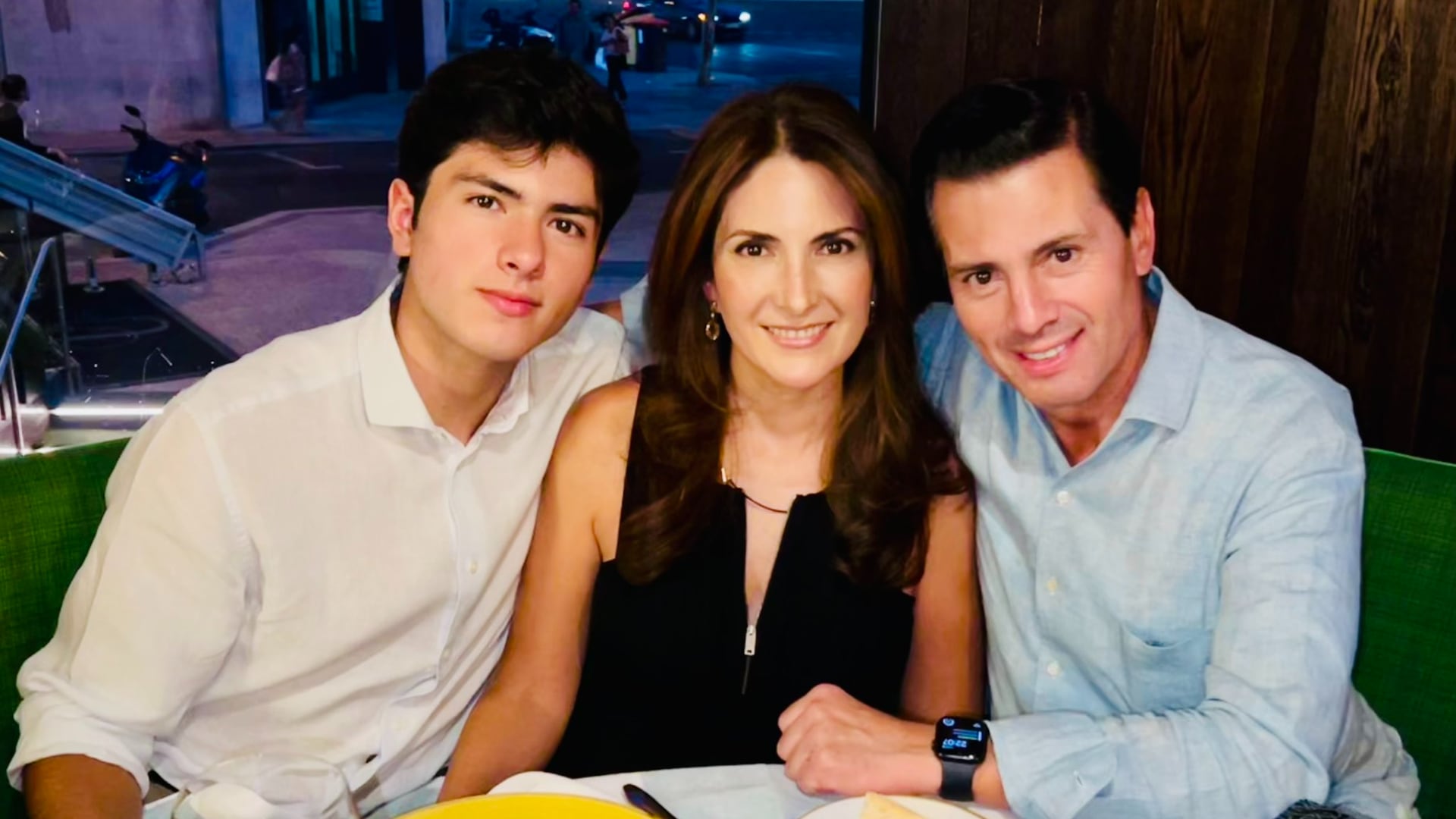 Maritza Díaz compartió la fotografía con su hijo y el expresidente (X/@MaritzaDiazHdz)
