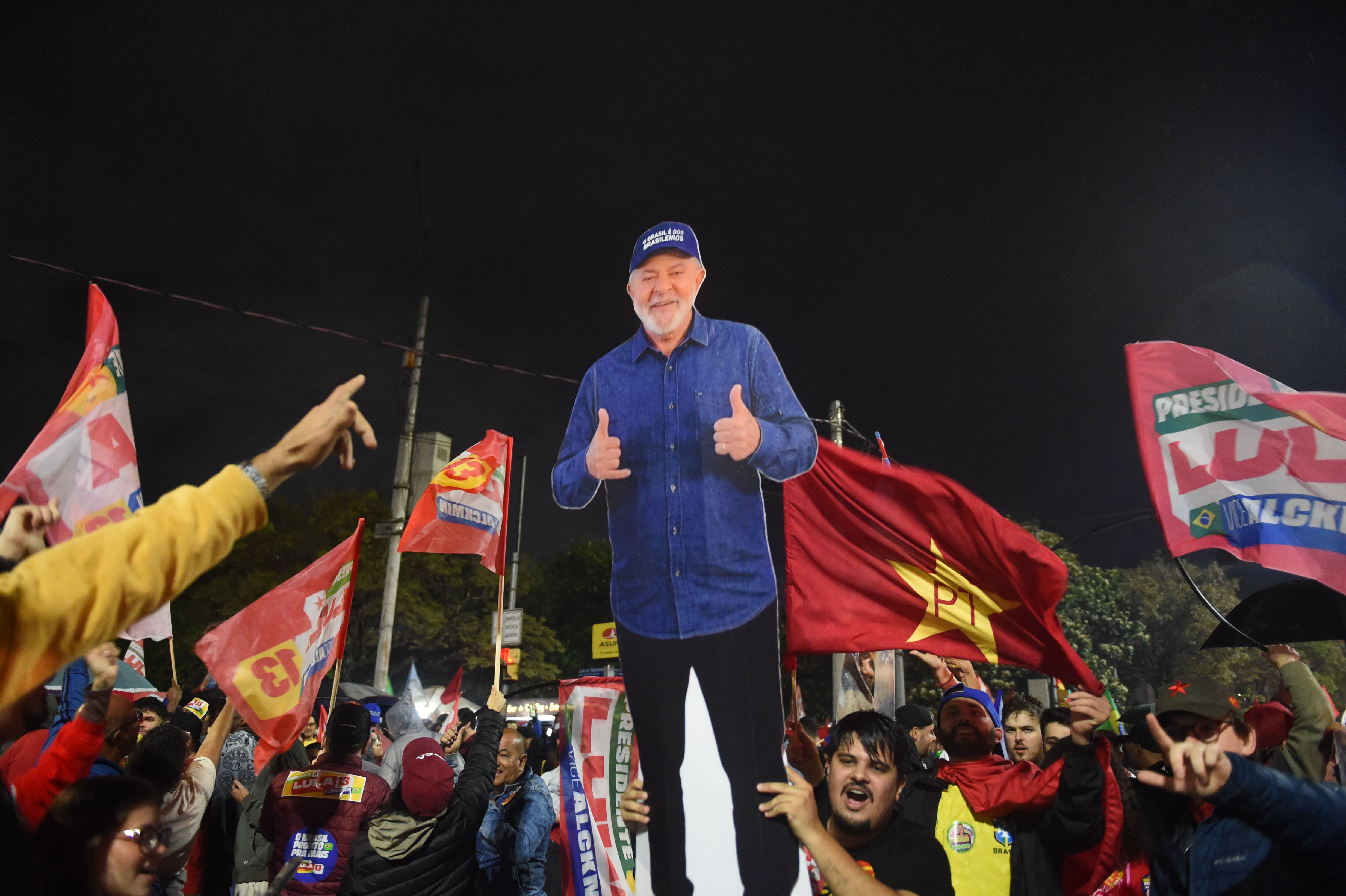 Lula ganó la presidencia de Brasil con una ventaja de 4,4 millones de votos frente a Flávio Bolsonaro EFE/ Ricardo Rimoli