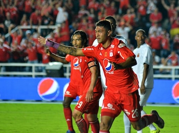 El exjugador del América de Cali pidió ayuda urgente para retirar escombros y continuar la búsqueda de personas con vida-crédito Filberto Rojas Ferro-El País/Colprensa