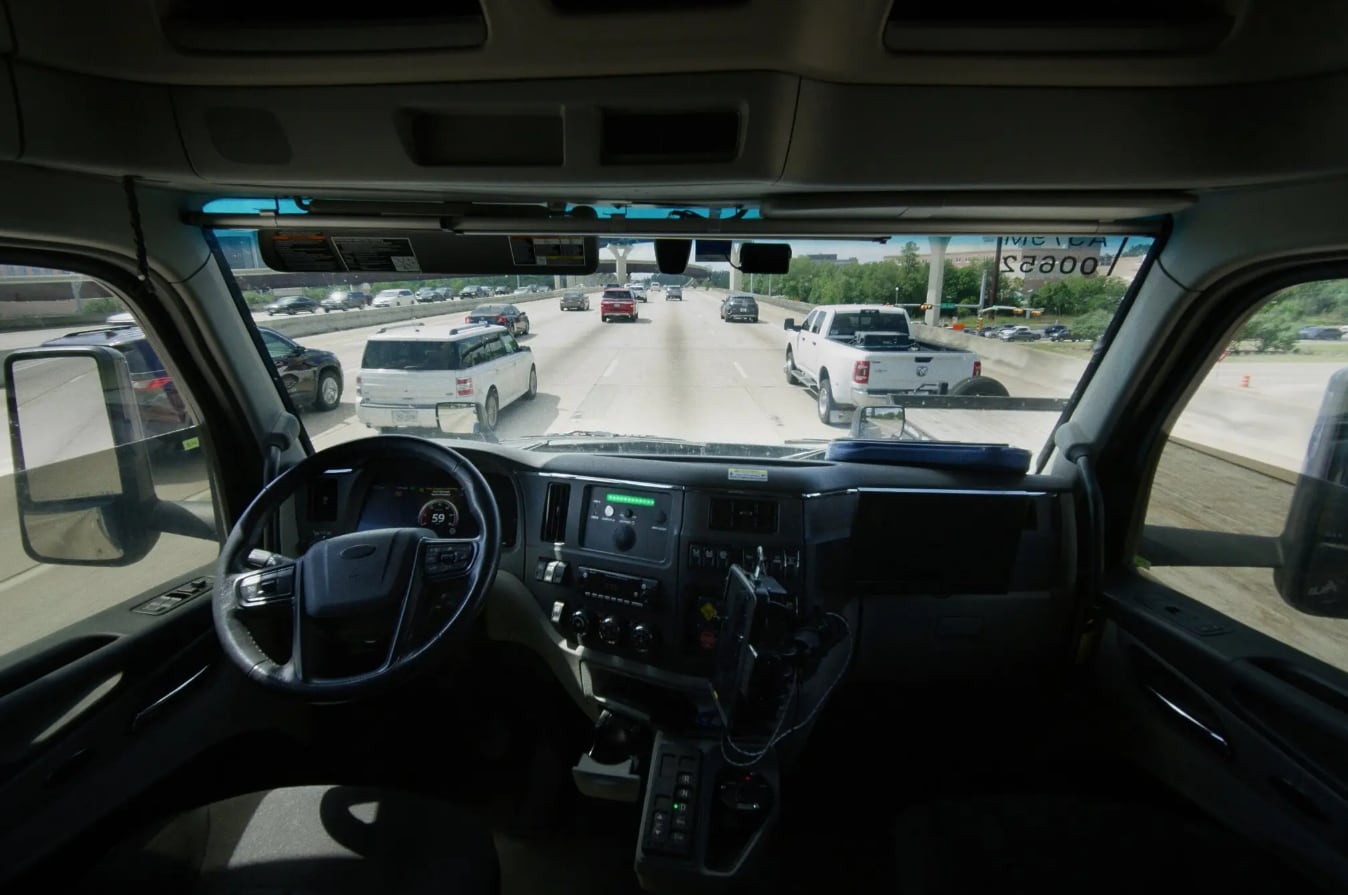 Los estudios analizados por la autoridad reguladora mostraron que las balizas de advertencia provocate frenados más tempranos en otros automovilistas que los triángulos tradicionales. (Aurora Innovation)