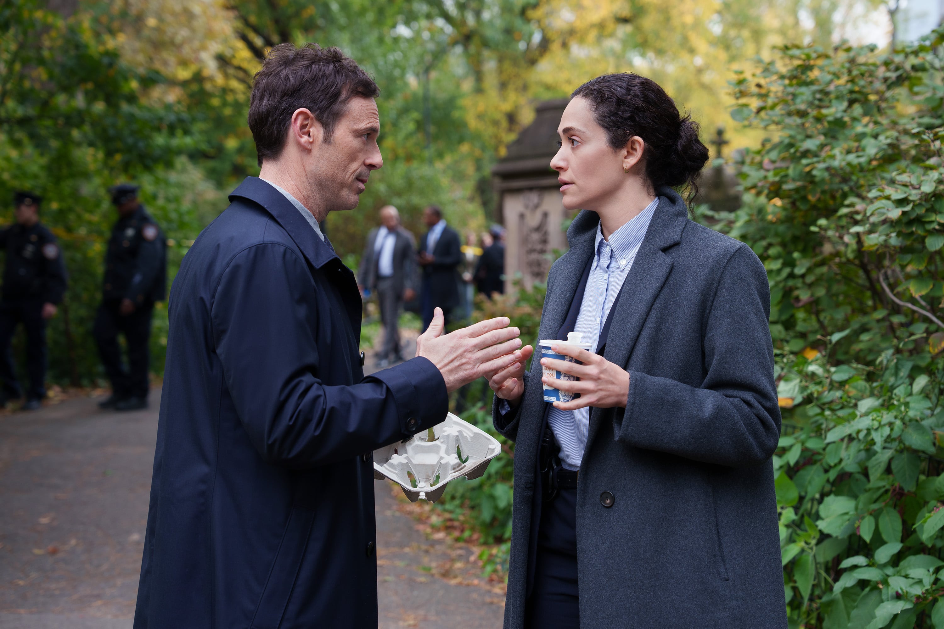 Furia siguió a Alice Black, la agente del FBI interpretada por Emmy Rossum, en la búsqueda de una asesina serial. (Disney+)
