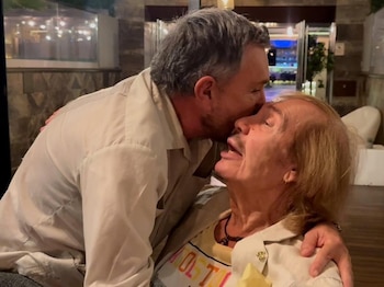 27/08/2026 José Manuel Parada y Pablo Sebastián han protagonizado un inesperado abrazo en su reencuentro
SOCIEDAD EUROPA ESPAÑA
