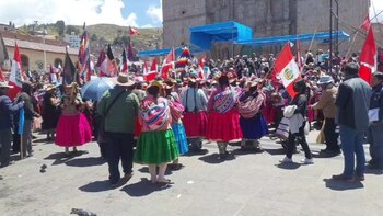 Manifestantes ocasionaron que devotos dejaran la celebración a la Virgen de la Calendaria.