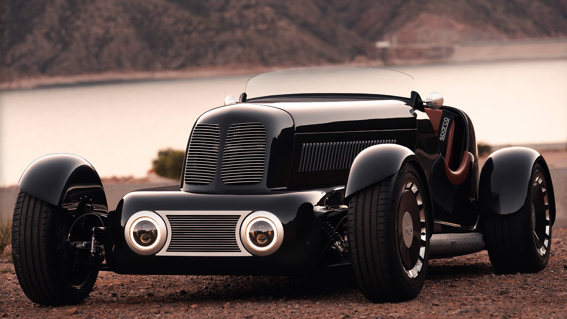 El SP40 Restomod es una recreación del Ford Special Speedster de 1934. Un auto que Edsel Bryant Ford creó para uso personal y del que hay solo una unidad en todo el mundo.