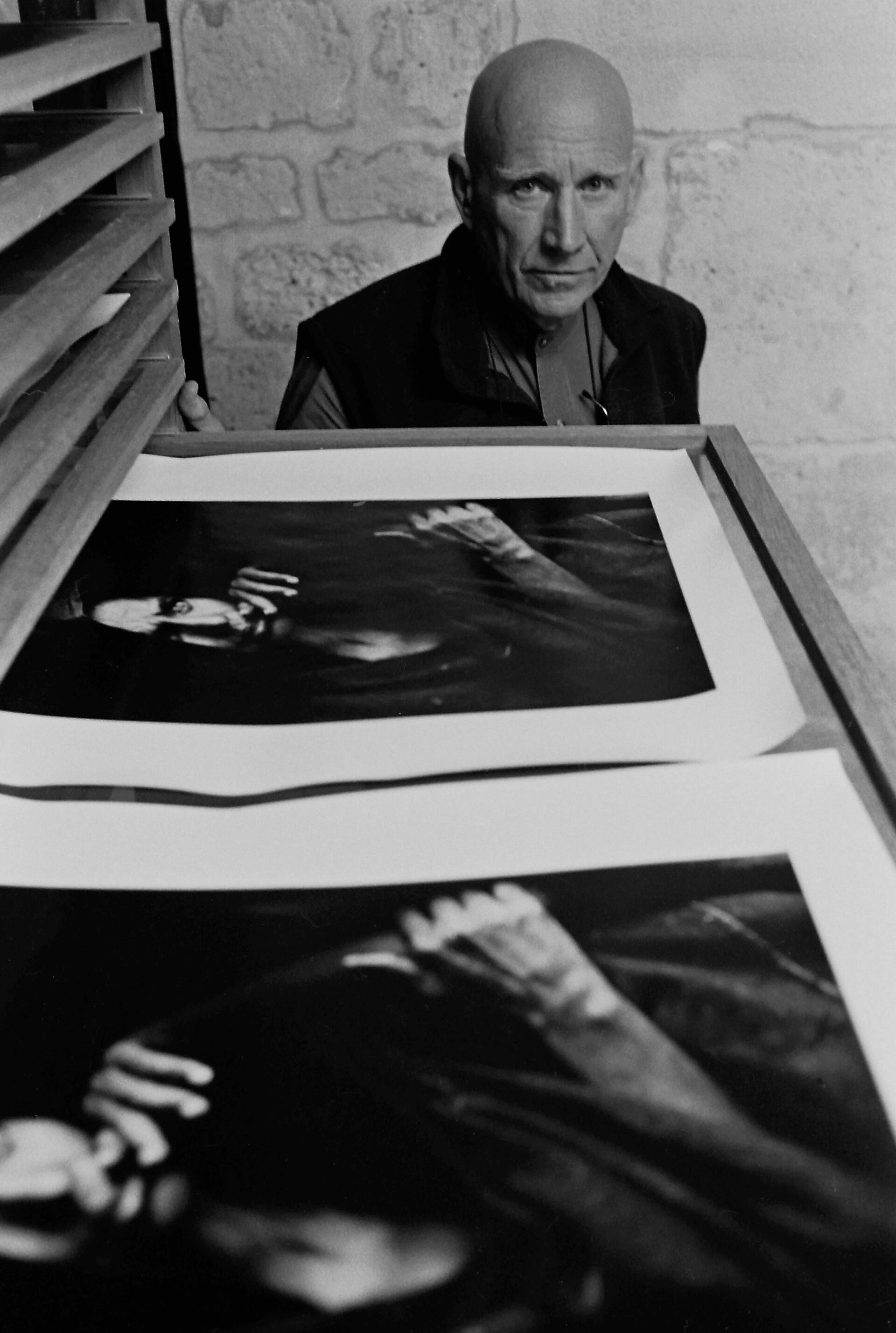 Sebastiao salgado en su estudio de Paris en 2007. (Dani Yako)