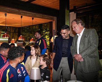 Radamel Falcao estuvo acompañado por su familia en la visita al hotel de concentración de la selección Colombia - crédito FCF