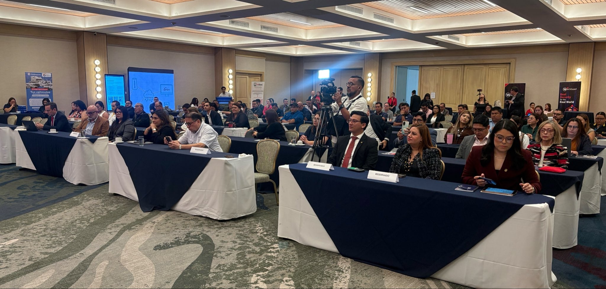El encuentro organizado por Camarasal convocó a empresarios del sector para analizar tendencias y oportunidades de la transformación productiva./ (Camarasal)