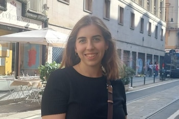 Sara (26 años): Hija de madre católica y padre ateo, reza a diario y vive su fe desde la gratitud. (Imagen cedida)