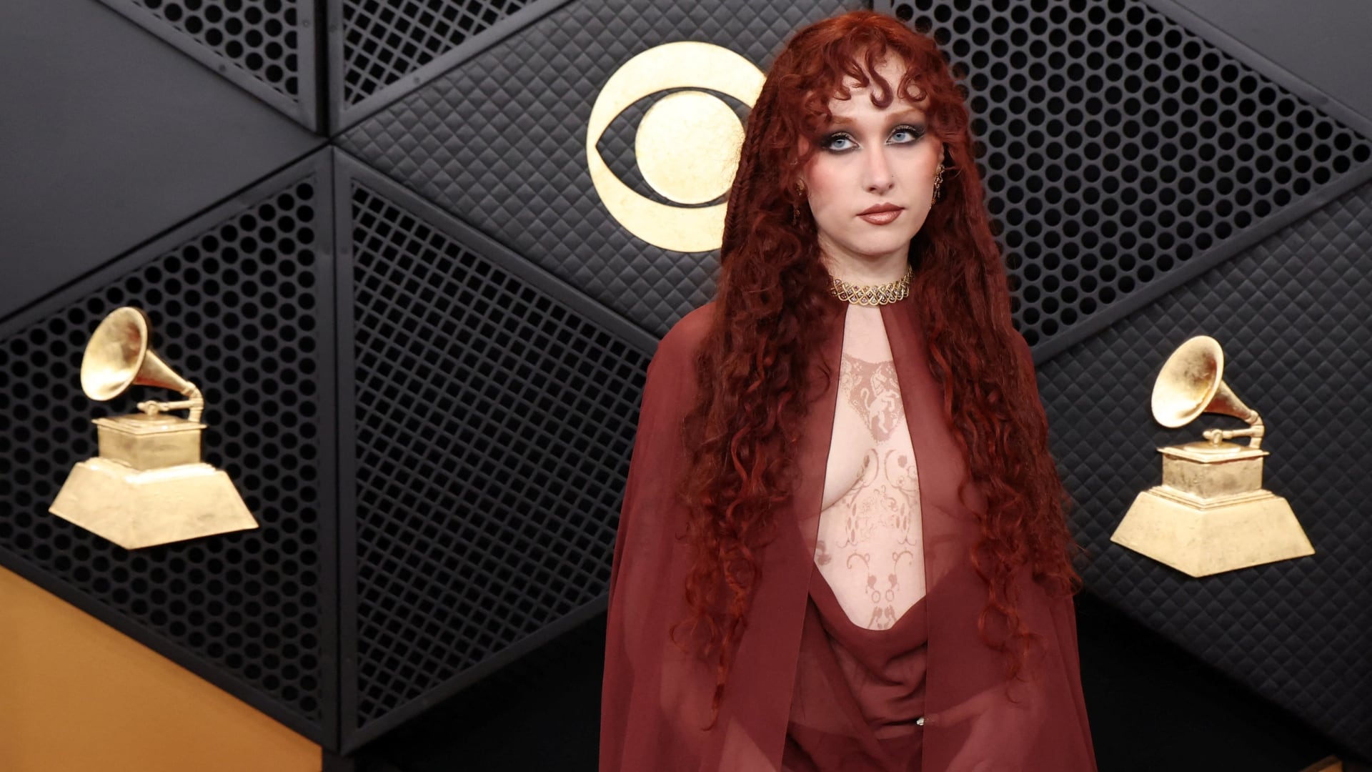 Chappell Roan causó revuelo en su llegada a los Grammy 2026. (REUTERS/Mario Anzuoni)