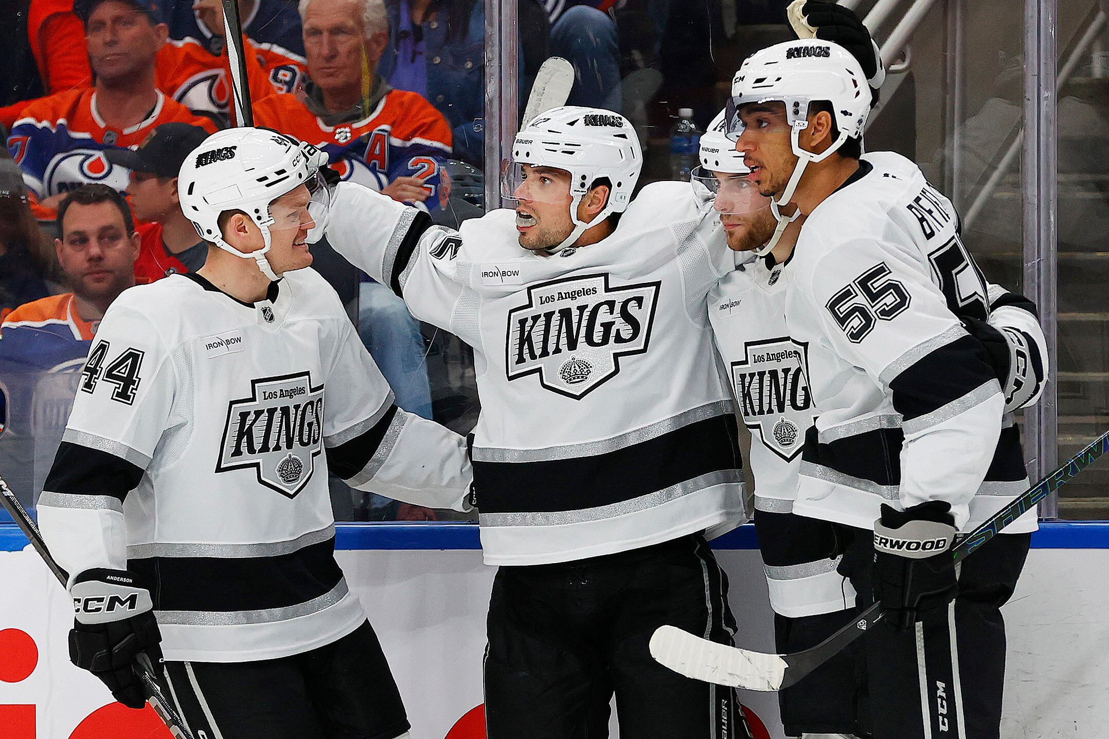 Fans y jugadores de Los Ángeles Kings asocian al grupo con el éxito del equipo en los playoffs. (Perry Nelson-Imagn Images, via Reuters)