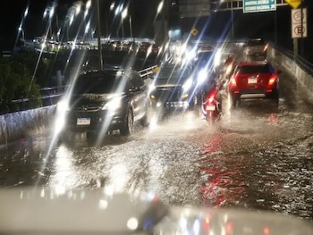 La lluvia regresó este miércoles a Tegucigalpa después de un prolongado período marcado por déficit de precipitaciones. (FOTO: El Heraldo)