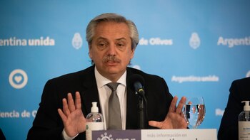 Tras el anuncio de efectividad de la vacuna rusa, el Gobierno no cambia sus planes e insiste en que adquirirá la primera que esté aprobada