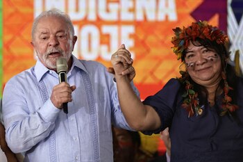 Lula da Silva junto a