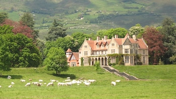El palacio neoclásico de Cantabria