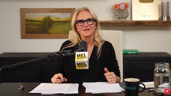 “No era un problema que hubiera que resolver; era un ser humano que necesitaba sentirse entendido”: las 4 claves de Mel Robbins para conectar