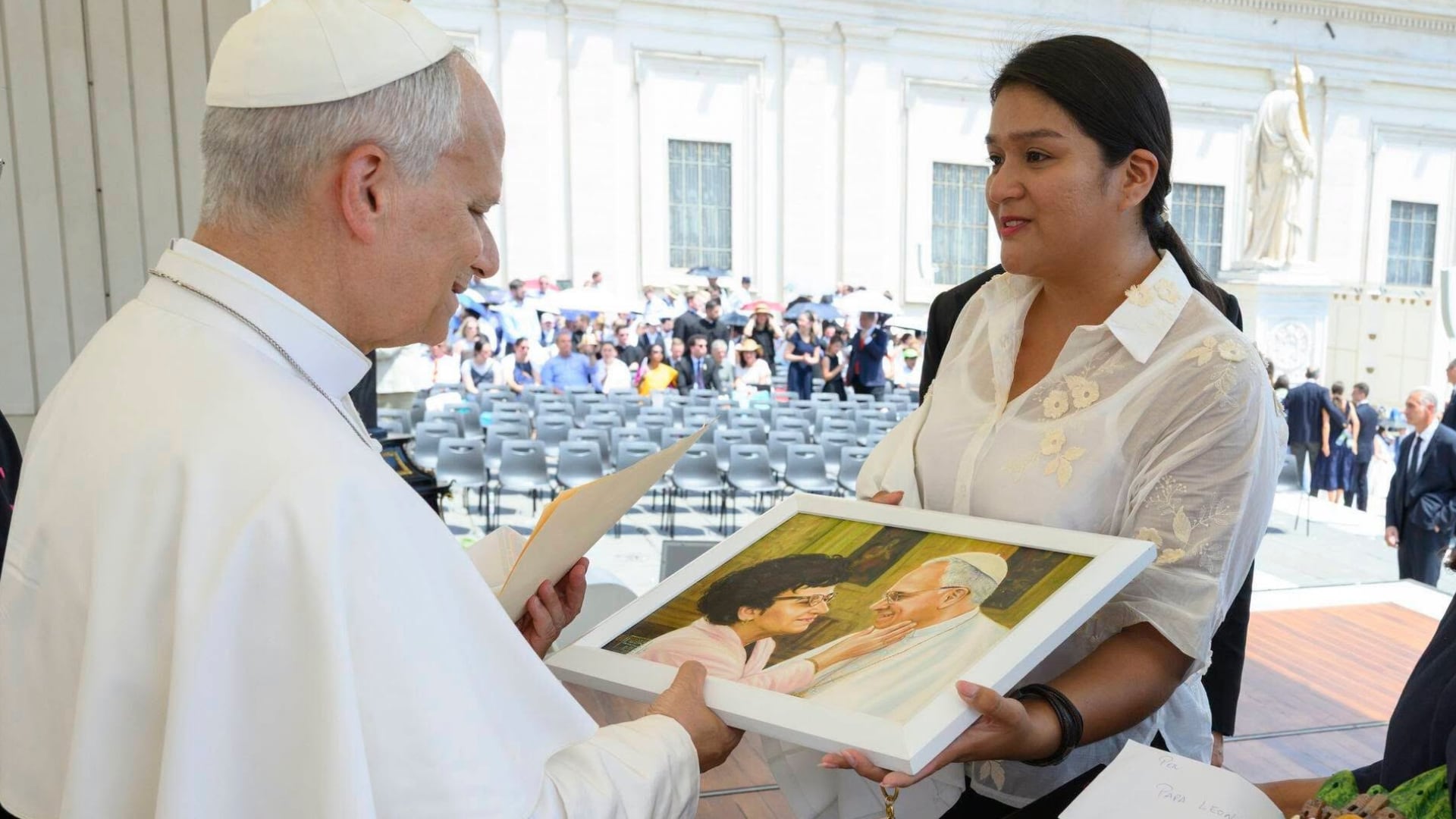 Mildred Gianella Camacho Dioses se reunió con el papa León XIV en el Vaticano. Facebook: Mildred Gianella Camacho Dioses