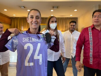 Claudia Sheinbaum recibió un jersey
