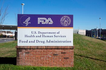 Pfizer/BioNTech y Moderna ya solicitaron