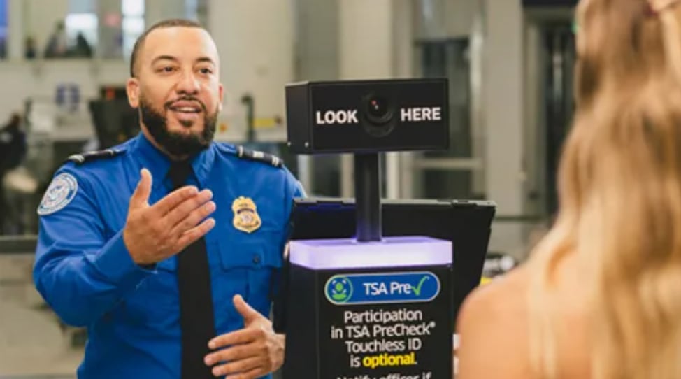 El sistema de reconocimiento facial de CBP registró una precisión superior al 98% y detectó más de 600.000 casos de permanencia vencida desde 2018. (Transportation Security Administration)