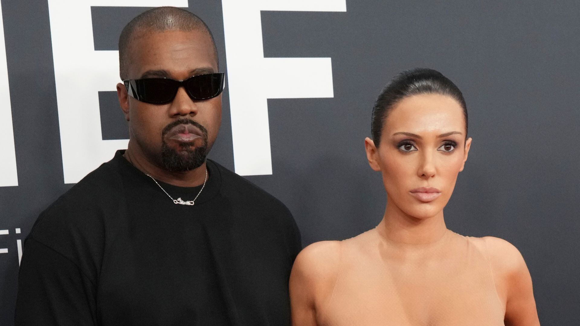 Kanye West y Bianca Censori retomaron el contacto tras una crisis matrimonial (Foto Jordan Strauss/Invision/AP)