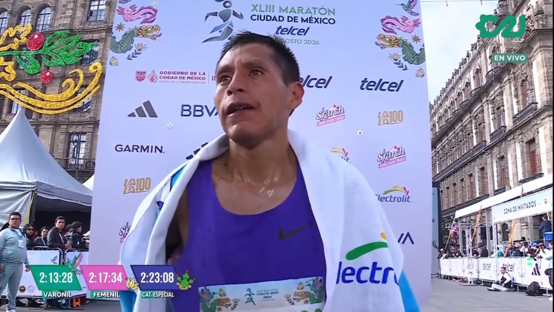 Las calles de la Ciudad de México fueron escenario de la edición número 43 del maratón capitalino, en el que participaron 30 mil corredores y se vivieron momentos de gran emoción para miles de aficionados y atletas (Corazón de la Capital)