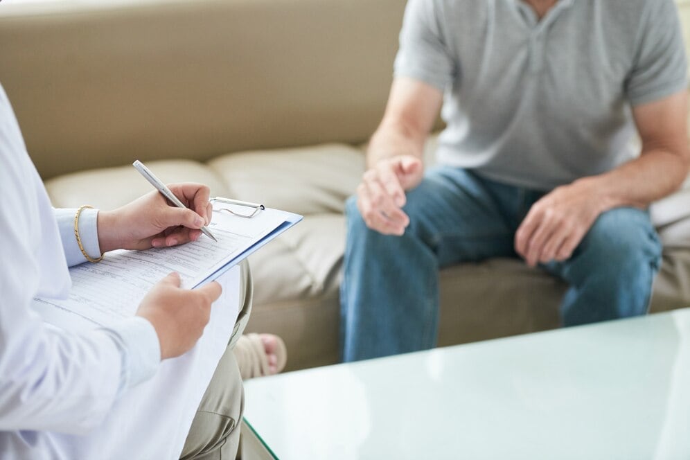 Una de cada tres personas que utilizan cannabis por motivos médicos desarrolla un uso problemático, con dificultad para controlar el consumo o consecuencias negativas para su salud y su vida diaria, según la revisión (Freepik)