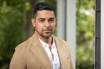 El actor Wilmer Valderrama recibió el Premio Humanitario de This Is About Humanity durante la gala realizada en Los Ángeles, Estados Unidos (Willy Sanjuan/Invision/AP)