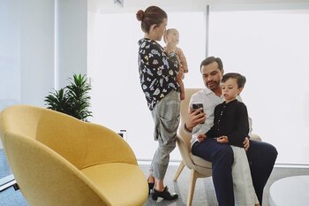 Jorge Álvarez Máynez junto a