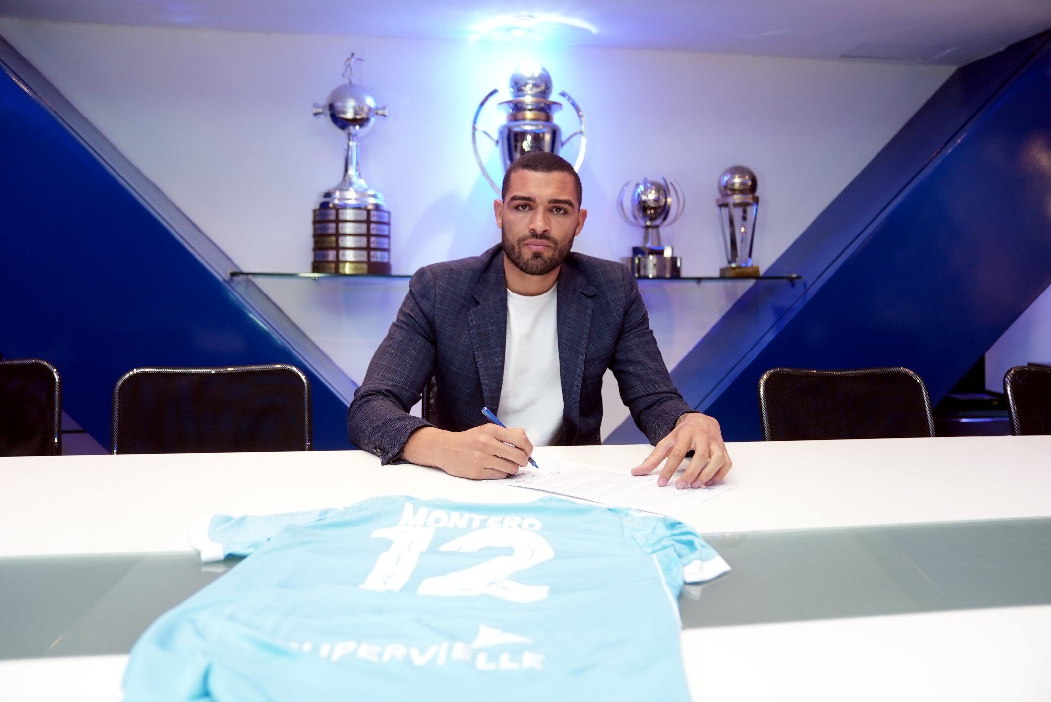 Álvaro Montero firmó contrato con Vélez, a préstamo por 18 meses desde Millonarios - crédito Vélez Sarsfield