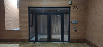 El portal donde vive Daniel.