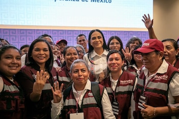 La presidenta del partido dialoga con legisladores y militantes