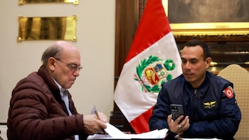 Presidente José Jerí saludó a