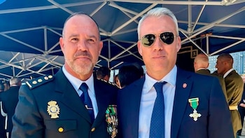 La Policía Nacional condecora a la RFEF por su contribución a la máxima seguridad de los partidos en España