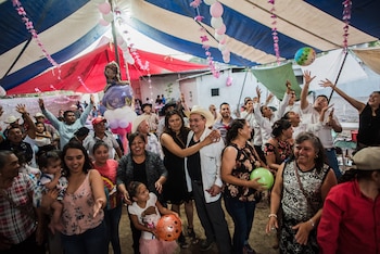 Amado con su esposa, Justina