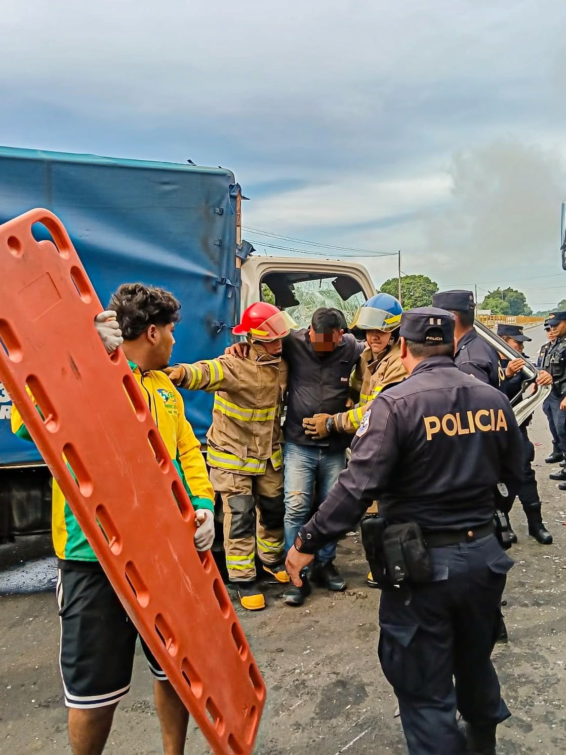 La Policía Nacional Civil detuvo a Gerardo Esaú Medina Cárcamo por el delito de lesiones culposas tras el percance en la capital. (Foto cortesía VMT)