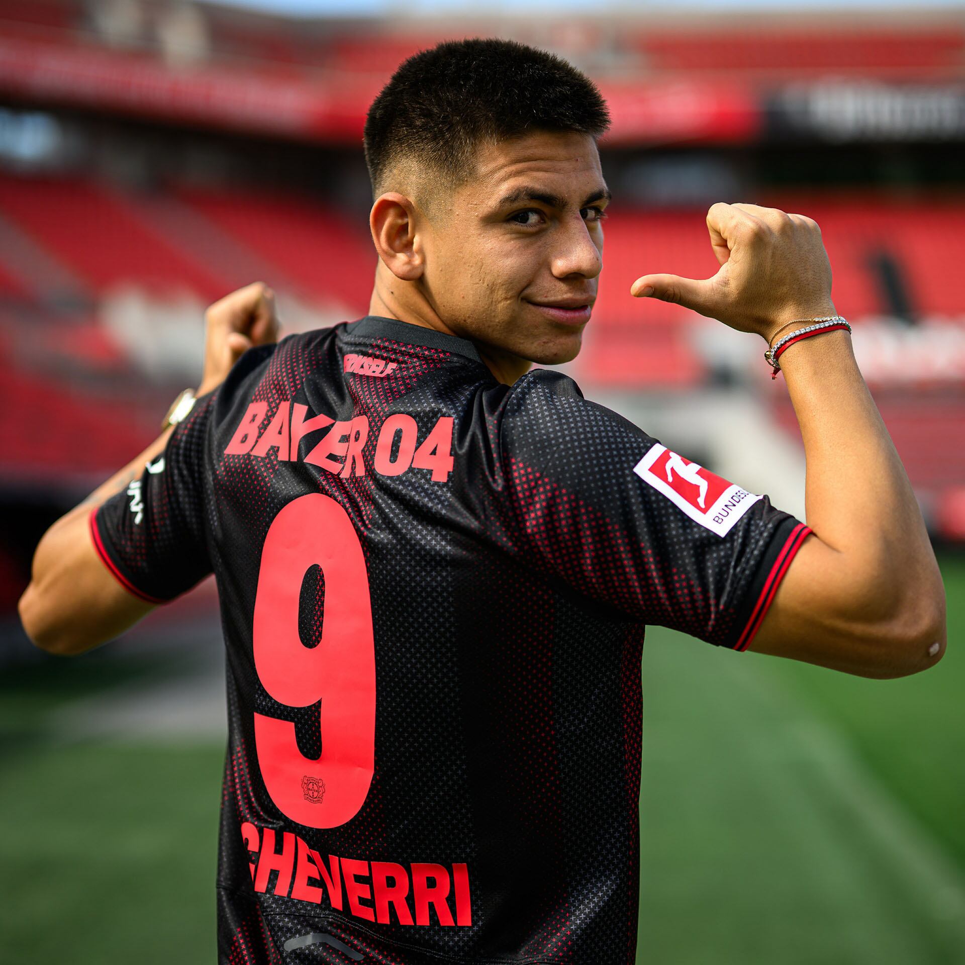 Luce el dorsal 9 en el Leverkusen (Crédito: @bayer04_es)