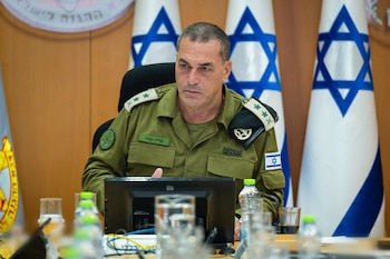 13/08/2025 JERUSALEM, Aug. 13, 2025 -- This photo released by Israel Defense Forces (IDF) on Aug. 13, 2025 shows Israel's military chief Eyal Zamir attending a meeting of security officials. Eyal Zamir on Wednesday approved the main framework of a government plan to expand the offensive in Gaza to areas not yet under Israeli control.
TO GO WITH "Roundup: Israeli army okays "main framework" of Gaza attack plan despite global condemnation, kills 41 across Gaza"
POLITICA
Europa Press/Contacto/IDF