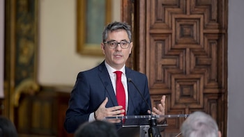 Bolaños tacha de "despropósito" el 'caso Begoña' después de que Manos Limpias pida al juez no llevarla ante un jurado