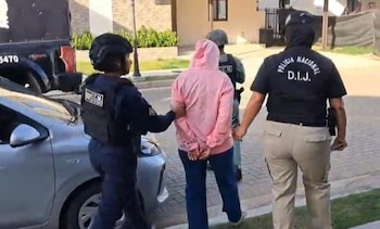 Las autoridades decomisaron vehículos y propiedades presuntamente vinculados con las actividades investigadas. Tomada de la PN