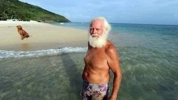 La increíble historia del periodista inglés que se enamoró de una isla y la convirtió en un paraíso en el que vivió hasta su muerte