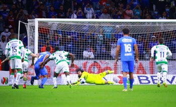 Sus propios compañeros aplaudieron la